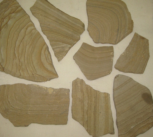 Kamenclub.ru: Песчаник пластушка желтый с разводом под дерево (2 см)  купить в Пензе плитняк желтый с разводами, желтый, рыжий, серый песчаник пластушка рваная ландшафтная 11 000 руб/м3   фото КАМЕНЬ КЛУБ