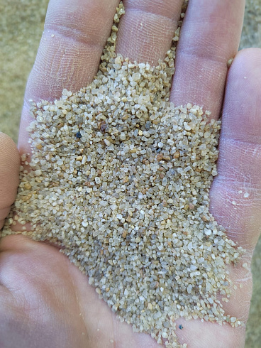 Кварцевый песок для площадок фр. 0,6-1,2 мм.  купить в Пензе фото Камень Клуб