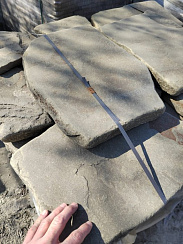 Kamenclub.ru: Песчаник пластушка светло-серый (4,0 - 6,0 см)  купить в Пензе плитняк - пластушка светло-серый песчаник 12600 руб/м3   фото КАМЕНЬ КЛУБ