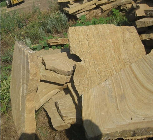 Kamenclub.ru: Форматный камень (плаха) пошаговая дорожка от 70-150 см (4 -12 см)  купить в Пензе плитняк  форматный плаха желтый песчаник 9 000 руб/т   фото КАМЕНЬ КЛУБ