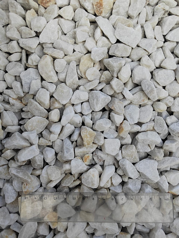 Kamenclub.ru: Мраморная крошка, щебень, цвет-белый, фр. 10-20 мм.  купить в Пензе мрамор белый, молочный айвори каменная ландшафтная декоративная крошка шебня 12000 руб/т   фото КАМЕНЬ КЛУБ