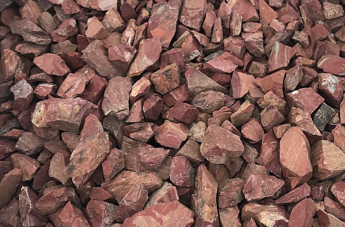 Kamenclub.ru: Щебень крошка красный (ЯШМА) фр. 5-10 мм.  купить в Пензе крошка каменная яшмы красный, бордовый, темно-красный декоративная крошка ландшафтная каменная яшмоидная 8500 руб/т   фото КАМЕНЬ КЛУБ