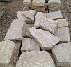 Kamenclub.ru: Песчаник пластушка желтый с рисунком (7-15 см)  купить в Пензе плитняк - пластушка - бут желтый песчаник 10200 руб/м3   фото КАМЕНЬ КЛУБ