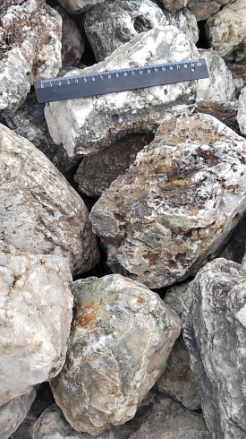 Kamenclub.ru: Кварцевый валунчик фр.100-300 мм.  купить в Пензе кварц белый, бежевый молочный рыжий крупный природный камень галечник 7850 руб/т   фото КАМЕНЬ КЛУБ