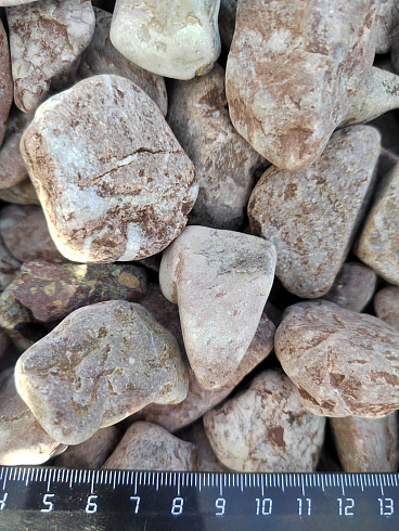 Kamenclub.ru: Мраморная крошка (щебень галтованный розовый) фр.20-40 мм.  купить в Пензе мрамор розовый, красный оголтованный округлый щебень  15000 руб/т   фото КАМЕНЬ КЛУБ