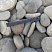 Kamenclub.ru: Галька речная плоская (серо-белая) фр. 70-120 мм. купить  в Пензе галька галечник речной серый, белый окатанная плоская  природная галька 9000 руб/т   фото КАМЕНЬ КЛУБ