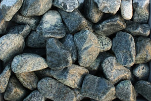 Kamenclub.ru: Щебень галтованный зеленый (змеевик) фр. 50-100 мм.  купить в Пензе галтовка мраморная зеленый, салатовый мрамор 12 500 руб/т   фото КАМЕНЬ КЛУБ