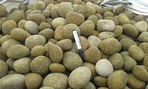 Kamenclub.ru: Песчаник ядра, фр. 100-300 мм  купить в Пензе песчаник бежевый серый рыжий речная галька 5 000 руб/т   фото КАМЕНЬ КЛУБ