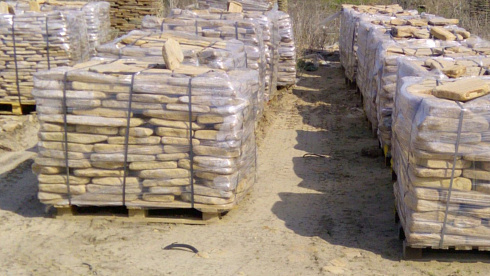 Kamenclub.ru: Песчаник пластушка галтованный желтый с рисунком (3 см)  купить в Пензе плитняк - пластушка желтый песчаник 21000 руб/м3   фото КАМЕНЬ КЛУБ