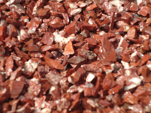 Kamenclub.ru: Щебень крошка красный (ЯШМА) фр. 5-10 мм.  купить в Пензе крошка каменная яшмы красный, бордовый, темно-красный декоративная крошка ландшафтная каменная яшмоидная 8500 руб/т   фото КАМЕНЬ КЛУБ
