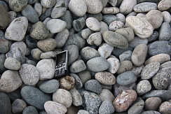 Kamenclub.ru: Галька речная окат (ассорти) фр. 50-100 мм. купить  в Пензе галька природная округлая серая белая черная серая коричневая синяя галька речная окатанная округлая 6200 руб/т   фото КАМЕНЬ КЛУБ