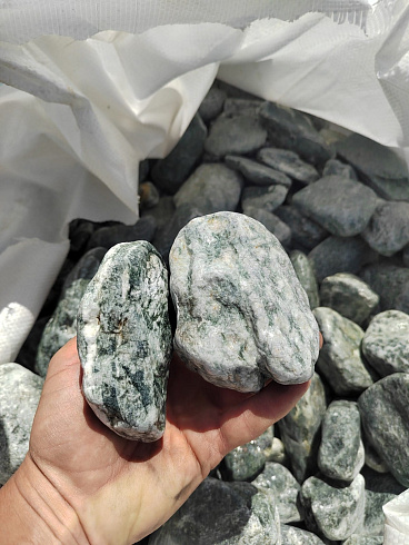 фото Галтованный жадеит (фр. 70-100 мм)  купить в Пензе в интернет-портале КАМЕНЬ КЛУБ