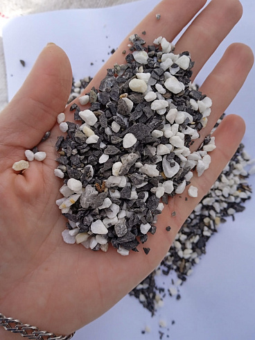 Kamenclub.ru: Мраморная крошка (щебень крошка микс: белый-зеленый-розовый) фр. 3-5 мм.  купить в Пензе мрамор белый, зеленый, розовый мраморная декоративная крошка каменная 12000 руб/т   фото КАМЕНЬ КЛУБ