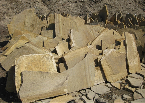 Kamenclub.ru: Форматный камень (плаха) пошаговая дорожка от 70-150 см (4 -12 см)  купить в Пензе плитняк  форматный плаха желтый песчаник 9 000 руб/т   фото КАМЕНЬ КЛУБ