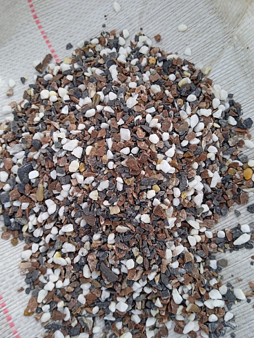 Kamenclub.ru: Мраморная крошка (щебень крошка микс: белый-зеленый-розовый) фр. 3-5 мм.  купить в Пензе мрамор белый, зеленый, розовый мраморная декоративная крошка каменная 12000 руб/т   фото КАМЕНЬ КЛУБ