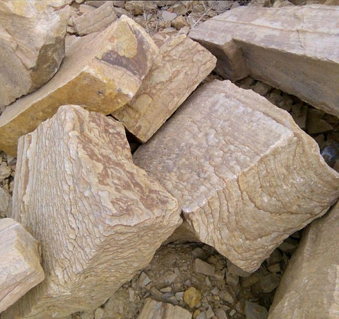 Kamenclub.ru: Песчаник пластушка желтый с рисунком (7-15 см)  купить в Пензе плитняк - пластушка - бут желтый песчаник 10200 руб/м3   фото КАМЕНЬ КЛУБ