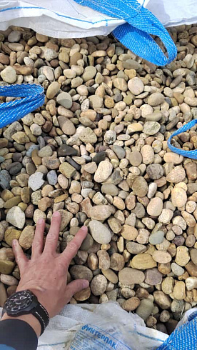 Kamenclub.ru: Галька речная окат рыжая фр. 20-40 мм. купить  в Пензе галька речная окатанная рыжая желтая серая округлая речная галька 5000 руб/т   фото КАМЕНЬ КЛУБ