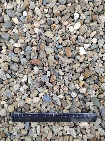 Kamenclub.ru: Галька речная окат (серая) фр.10-20 мм купить  в Пензе галька речная серая, серый, темно-серый, светло-серый, коричневый ландшафтная декоративная речная окатанная округлая галька 5000 руб/т   фото КАМЕНЬ КЛУБ