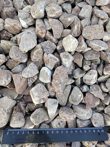 Kamenclub.ru: Мраморная крошка (щебень галтованный розовый) фр.20-40 мм.  купить в Пензе мрамор розовый, красный оголтованный округлый щебень  15000 руб/т   фото КАМЕНЬ КЛУБ