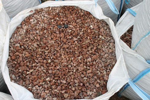 Kamenclub.ru: Мраморная крошка (щебень крошка розовый) фр. 10-20 мм.  купить в Пензе мрамор розовый, красный каменная декоративная крошка ландшафтная 11000 руб/т   фото КАМЕНЬ КЛУБ