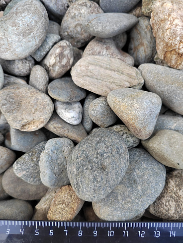 Kamenclub.ru: Галька речная окат (пестрая) фр. 20-40 мм. купить  в Пензе галька речная пестрая, серая, серые оттенки галька речная окатанная округлая 5000 руб/т   фото КАМЕНЬ КЛУБ