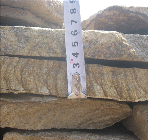 Kamenclub.ru: Песчаник пластушка желтый с рисунком (3 см)  купить в Пензе песчаник желтый с рисунком, рыжий, желтый песчаник пластушка ландшафтная рваная 8 500 руб/м3   фото КАМЕНЬ КЛУБ