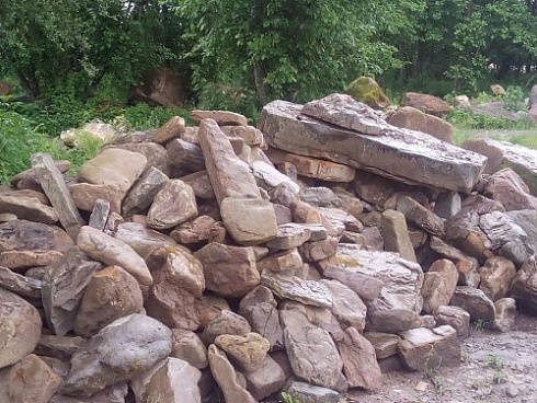 Kamenclub.ru: Песчаник декоративный ландшафтный (фр. 300-500 мм)  купить в Пензе песчаник желтый рыжий серый зеленый валун речной окатанный природный песчаника 4 500 руб/т   фото КАМЕНЬ КЛУБ