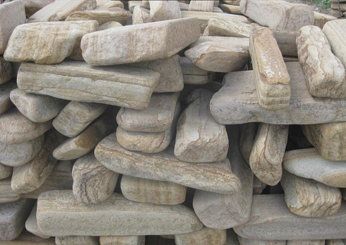 Kamenclub.ru: Песчаник пластушка галтованный желтый с рисунком (3 см)  купить в Пензе плитняк - пластушка желтый песчаник 21000 руб/м3   фото КАМЕНЬ КЛУБ