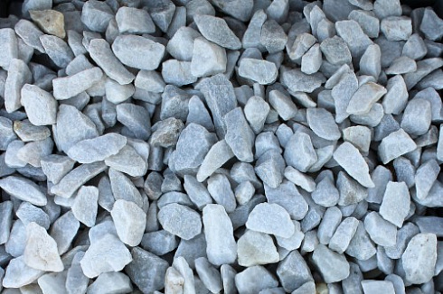 Kamenclub.ru: Мраморная крошка, щебень, цвет-белый,  фр. 20-40 мм.  купить в Пензе мрамор белый молочный слоновая кость айвори  мраморная крошка ландшафтная 12000 руб/т   фото КАМЕНЬ КЛУБ