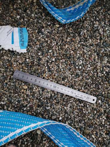 Kamenclub.ru: Галька речная окат (серая) фр.3-5 мм купить  в Пензе галька речная серая бежевый темно-серый окатанный речной камень округлый 9500 руб/т   фото КАМЕНЬ КЛУБ