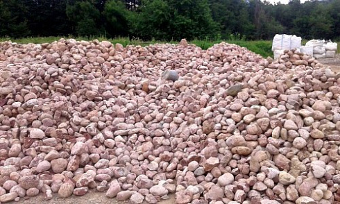 Kamenclub.ru: Розовый валунчик фр.100-300 мм.  купить в Пензе крупный природный камень розовый, серый молочный красный речной галечник природный 7850 руб/т   фото КАМЕНЬ КЛУБ