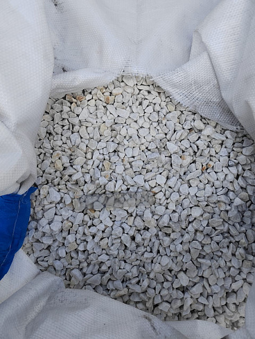 Kamenclub.ru: Мраморная крошка, щебень, цвет-белый, фр. 10-20 мм.  купить в Пензе мрамор белый, молочный айвори каменная ландшафтная декоративная крошка шебня 12000 руб/т   фото КАМЕНЬ КЛУБ