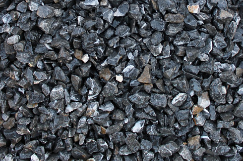 Kamenclub.ru: Щебень крошка черный (мрамор) фр. 40-70 мм.  купить в Пензе мрамор черный с белыми прожилками, черный, белый декоративный щебень 11000 руб/т   фото КАМЕНЬ КЛУБ