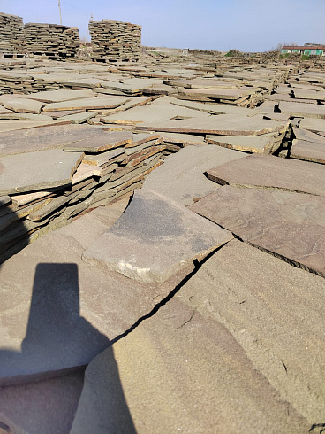 Kamenclub.ru: Песчаник пластушка серо-зеленый (4,0 см- 5,0 см)  купить в Пензе песчаник серо-зеленый, серый, зеленый песчаник рваный ландшафтный колотый 9000 руб/м3   фото КАМЕНЬ КЛУБ