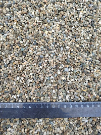Kamenclub.ru: Галька речная окат (серая) фр.3-5 мм купить  в Пензе галька речная серая бежевый темно-серый окатанный речной камень округлый 9500 руб/т   фото КАМЕНЬ КЛУБ