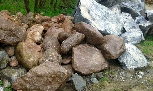 Kamenclub.ru: Конгломераты фр. 300-1000 мм.  купить в Пензе кварц мрамор диабаз коричневый, серый зеленоватый речной валун крупный 6500 руб/т   фото КАМЕНЬ КЛУБ