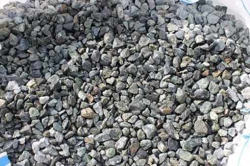 Kamenclub.ru: Щебень крошка зеленый (змеевик) фр. 20-40 мм.  купить в Пензе мрамор зеленый, салатовый ландшафтная мраморная крошка 8500 руб/т   фото КАМЕНЬ КЛУБ