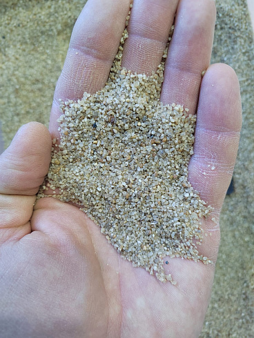 Кварцевый песок для площадок фр. 0,6-1,2 мм.  купить в Пензе фото Камень Клуб