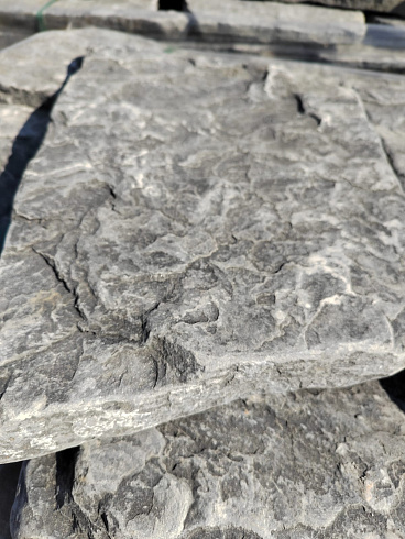 Kamenclub.ru: Песчаник галтованный для облицовки (фр. 2-5 см)  купить в Пензе песчник рыжий желтый серый песчаник окатанный речной 6 000 руб/т   фото КАМЕНЬ КЛУБ