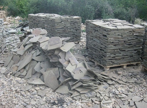 Kamenclub.ru: Песчаник пластушка серо-зеленый (1,5 см)  купить в Пензе плитняк - пластушка серо-зеленый, серый, зеленый пластушка рваная ландшафтная колотая 10200 руб/м3   фото КАМЕНЬ КЛУБ