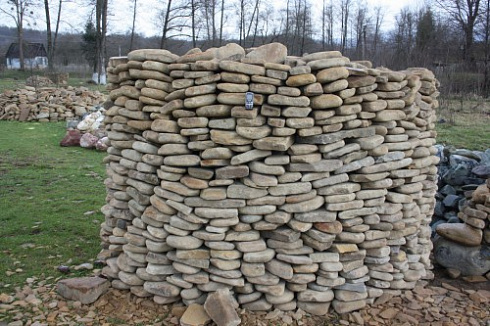 Kamenclub.ru: Песчаник для мощения дорожек, площадок, парковок ( фр 5-10 см)  купить в Пензе песчаник  серый желтый коричневый рыжий песчаник оголтованный окатанный 6500 руб/т   фото КАМЕНЬ КЛУБ