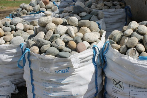 Kamenclub.ru: Речной валун (Ассорти) фр.100-300 мм.  купить в Пензе галечник серый, темно-серый, светло-серый речная галька крупных размеров 4200 руб/т   фото КАМЕНЬ КЛУБ