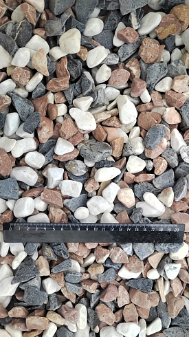 Kamenclub.ru: Мраморная крошка (щебень галтованный микс:белый-зеленый-розовый) фр.20-40 мм.  купить в Пензе мрамор белый, зеленый, розовый мрамор декоративный (галтовка) 15500 руб/т   фото КАМЕНЬ КЛУБ