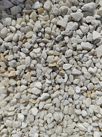 Kamenclub.ru: Мраморная крошка, щебень, цвет-белый, фр. 5-10 мм.  купить в Пензе мрамор белый, айвори, молочный мраморная каменная крошка ландшафтная 12000 руб/т   фото КАМЕНЬ КЛУБ