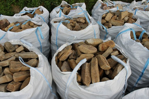 Kamenclub.ru: Песчаник для строительства и кладки блочный (фр 100-200 мм)  купить в Пензе песчаник бежевый серый рыжий валун мелкий для строительства песчаник 6500 руб/т   фото КАМЕНЬ КЛУБ