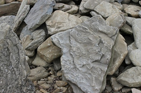 Kamenclub.ru: Песчаник декоративный ландшафтный (фр. 300-500 мм)  купить в Пензе песчаник желтый рыжий серый зеленый валун речной окатанный природный песчаника 4 500 руб/т   фото КАМЕНЬ КЛУБ